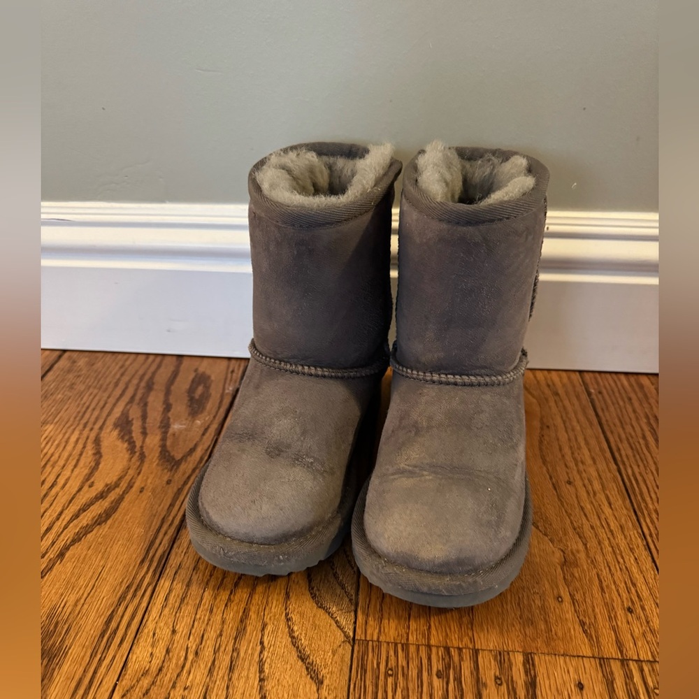 Kids Ugg boots - size 11 in very good condition